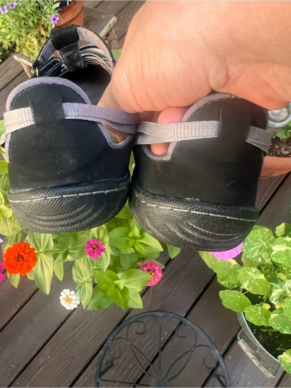 Jambu Women's Black and Gray Outdoor Stretch Sandals - Size 9